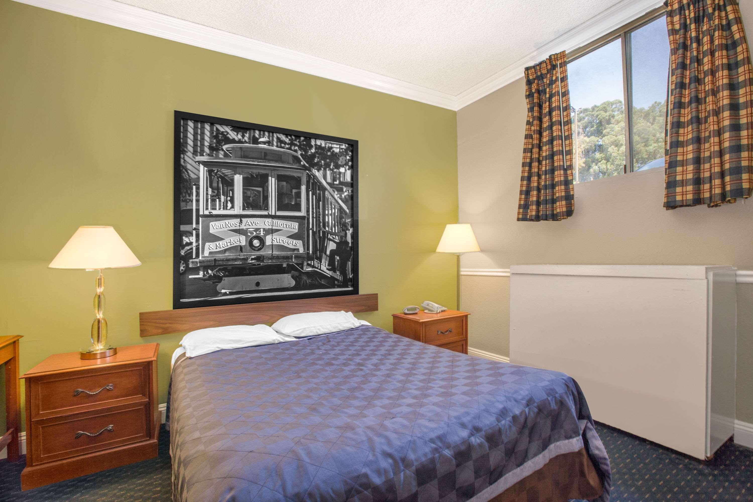 במוטל קסטרו ואלי Super 8 By Wyndham Hayward Downtown מראה חיצוני תמונה